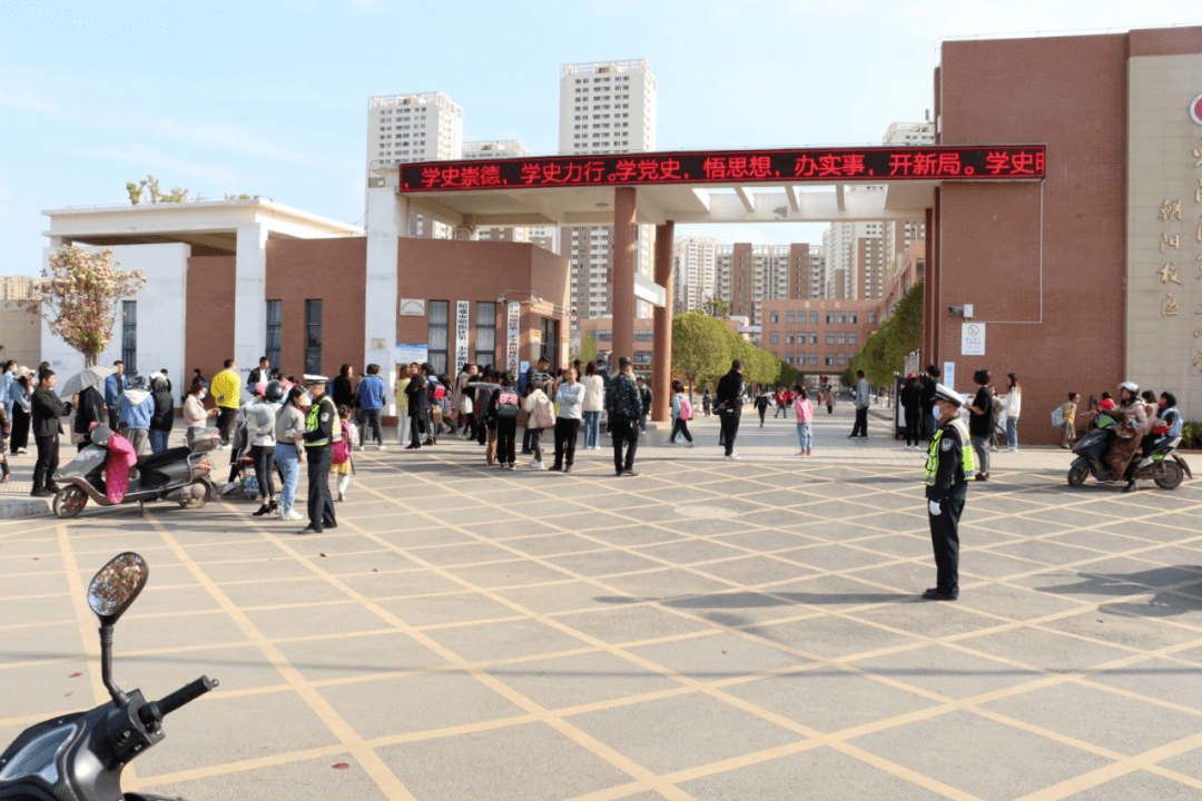 朝阳小区拥堵不堪昭阳区三中门口摊贩乱摆放永善县桧溪镇没有广播信号
