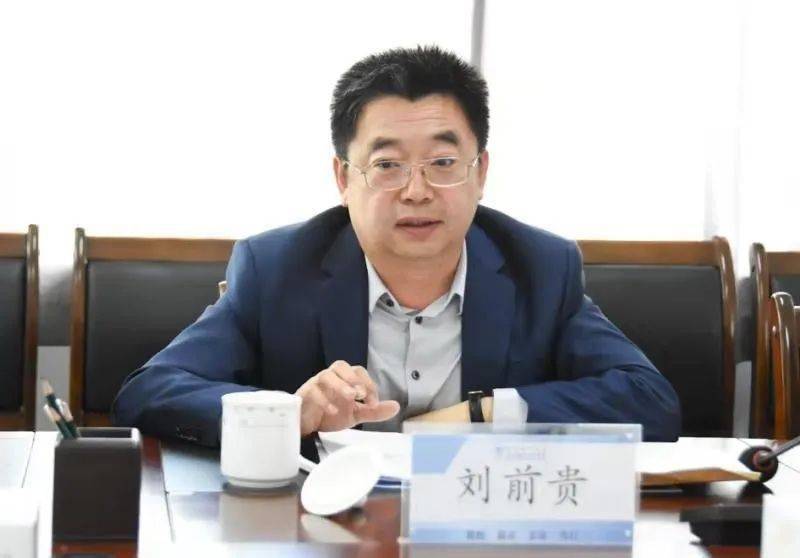 调研结束后,在行政楼二楼会议室召开座谈会.座谈会由刘文山主持.