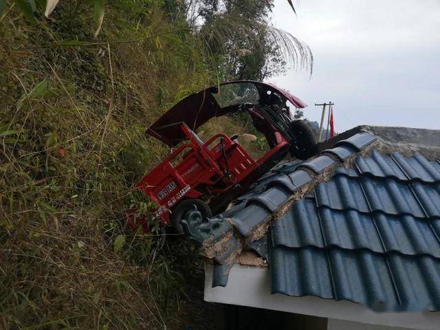西畴县128交通事故曝光驾驶人无证驾驶操作不当致2人死亡