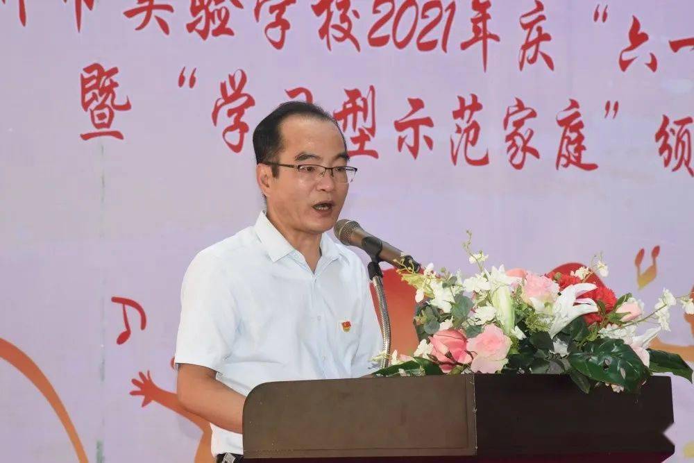 颂百年荣光数风华少年