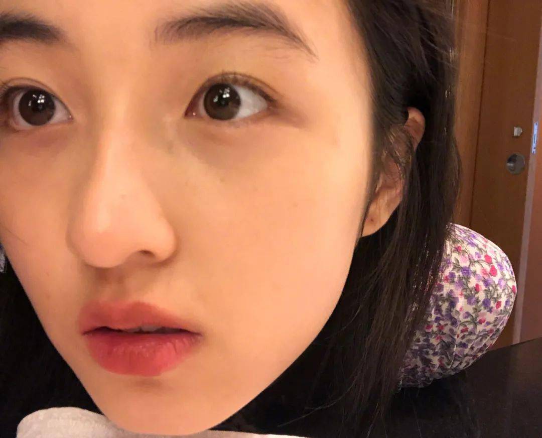 射到我的脸上英语英语老师罚我吃他的脚 自媒体热点