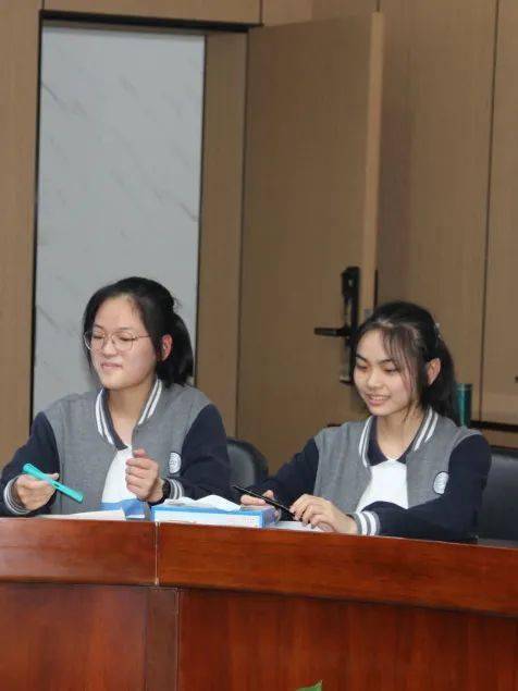 学海无涯青海同行海高学霸答疑团与青海省海西州高级中学学生交流活动