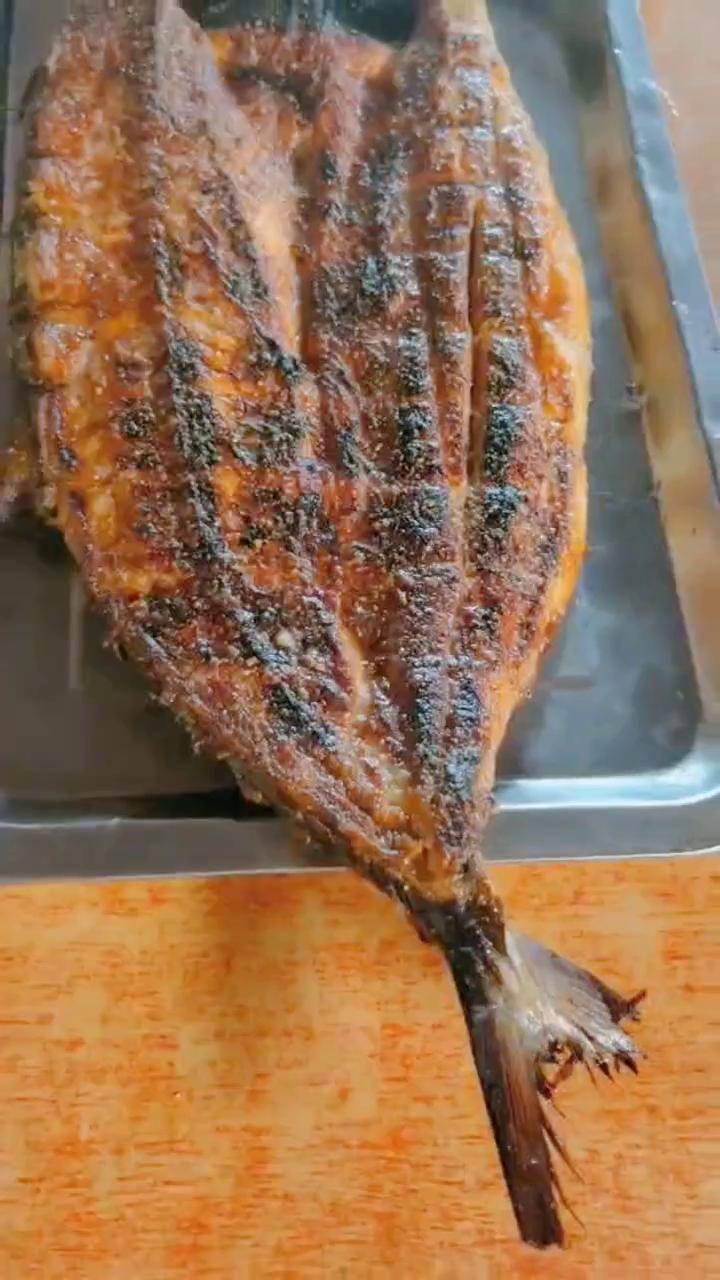 滋滋冒油的碳烤鲅鱼百吃不厌美食分享好食材好味道