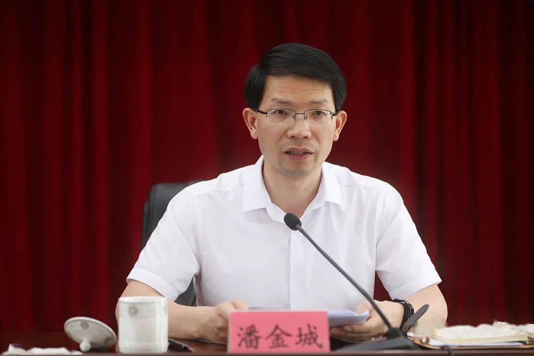 潘金城发言潘金城表示,坚决拥护,坚决服从省委,市委决定,对国泉途志