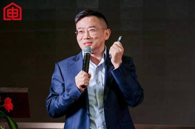 老板电器副总裁何亚东炮轰集成灶称其技术不成熟规模小做不大