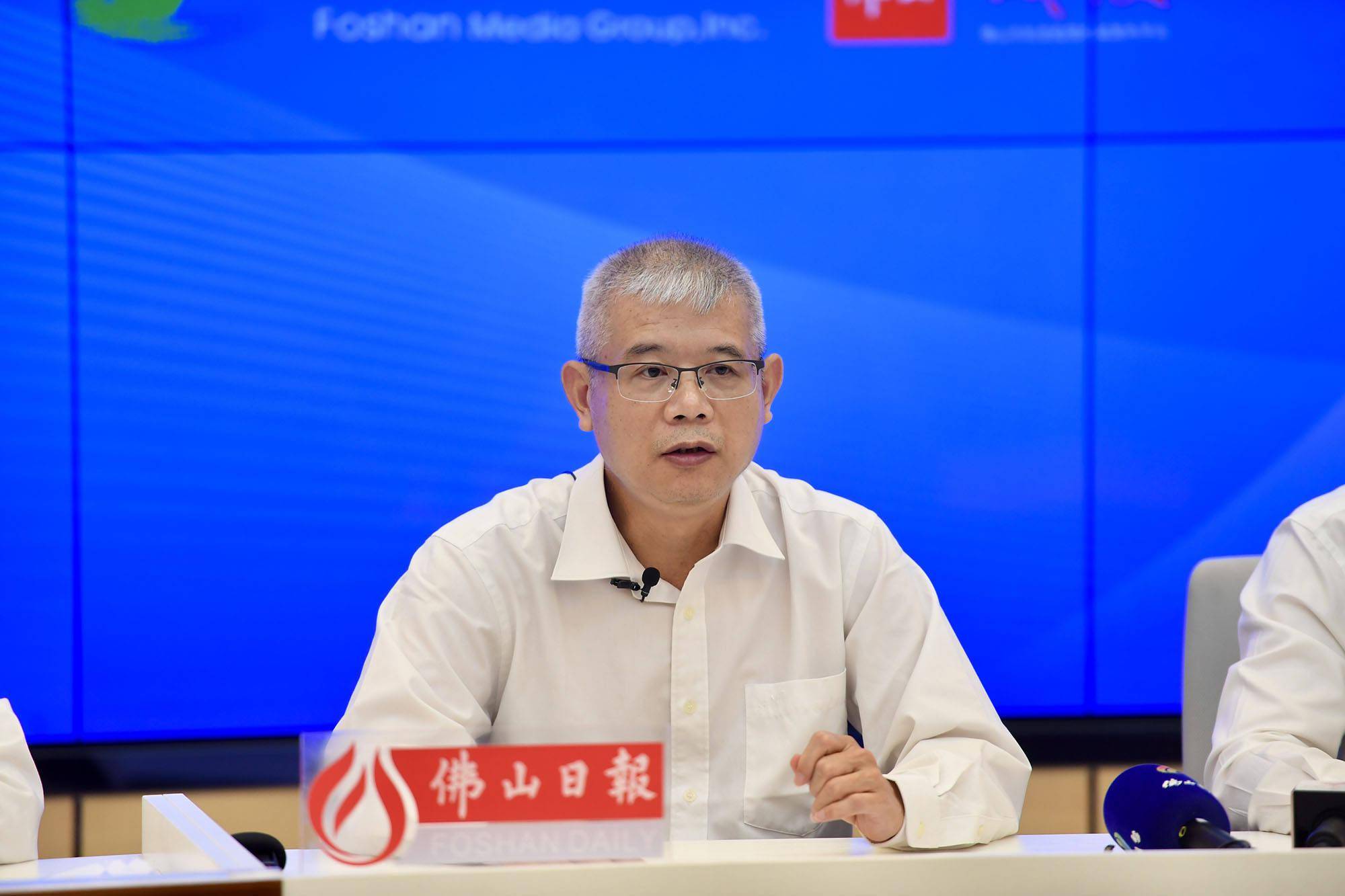 刘飞虎表示,禅城区致力于加强隔离群众的人文关怀和服务,如安排专门