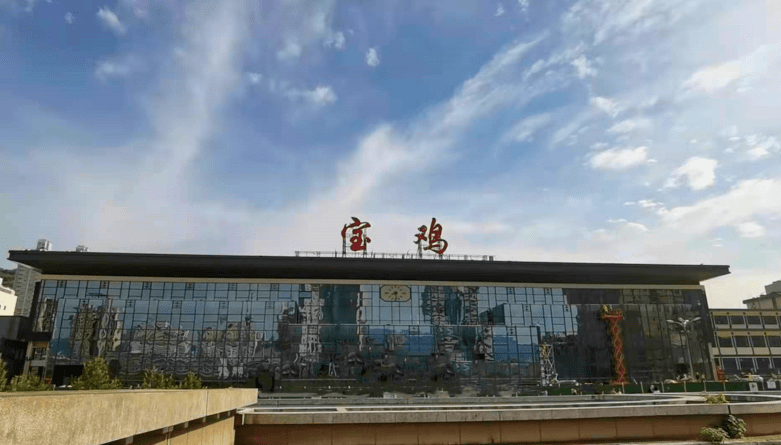改建后的宝鸡火车站全新亮相……_旅客