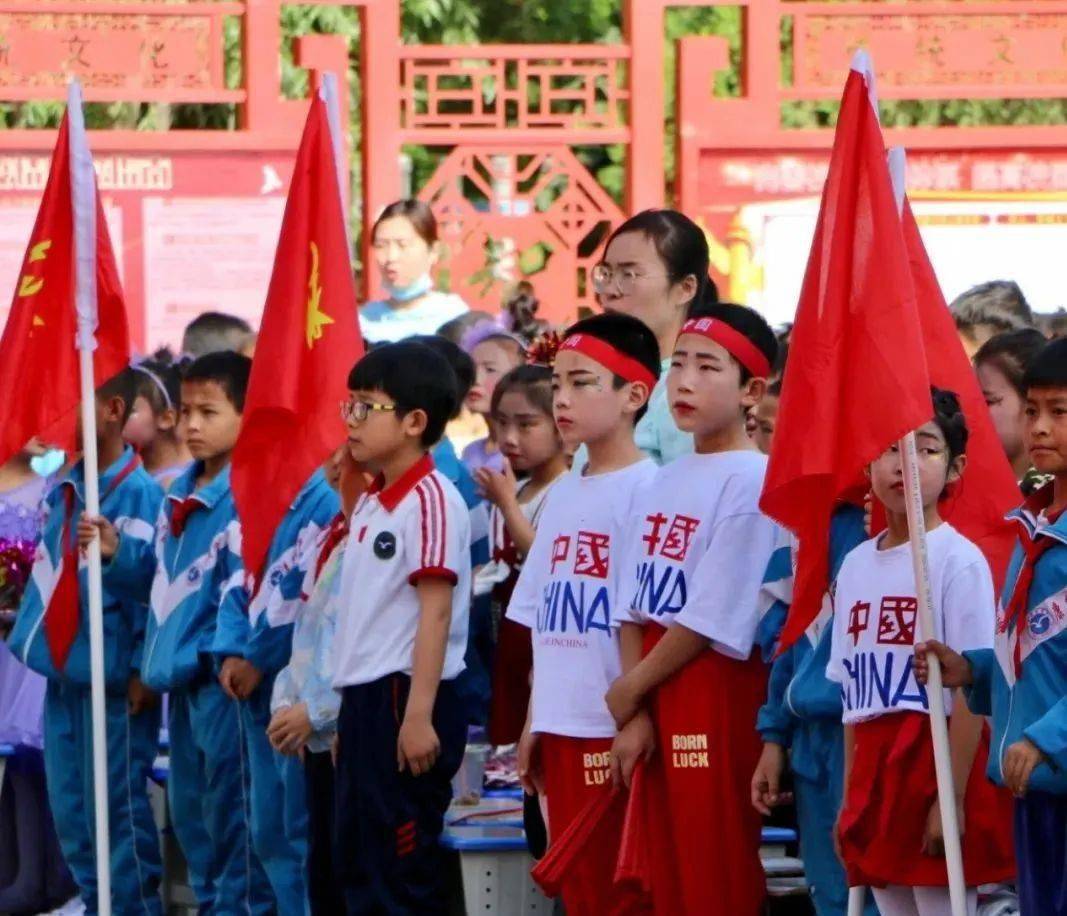 61团人口_时代少年团六一晚会,谁扛不住央视镜头,三人站一起有人谎报身高