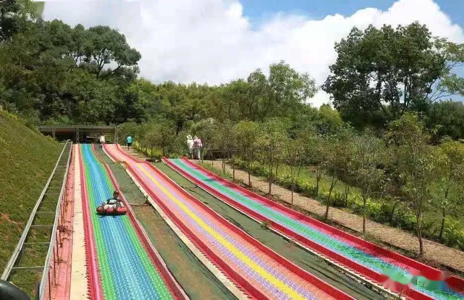 抓蟹也是滑泥公園的一大樂趣除了肆無忌憚的玩泥巴以