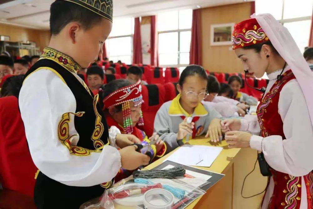 青博社教丨"快乐六一 触摸非遗—揭开神秘撒拉尔的面纱