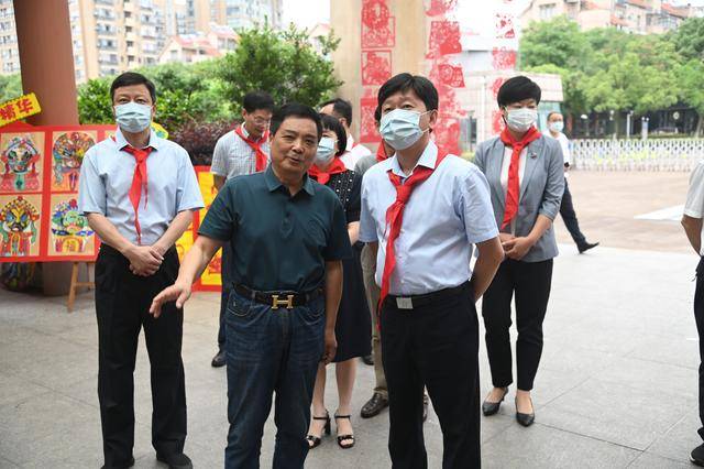 江山市领导开展六一走访慰问活动并看望高三教师