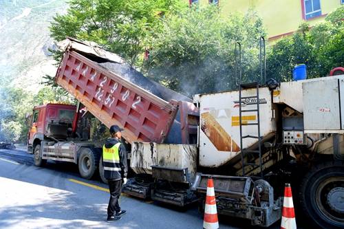 施工|就地热再生技术：汶川公路中修养护用上“黑科技”