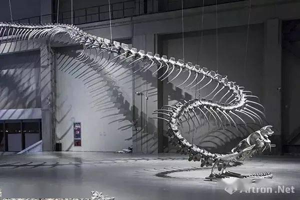 长寿和死亡挂在一起,还是有点意思这个作品是1989年黄永砯受邀参加