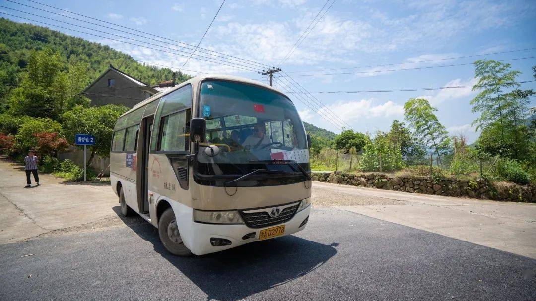方便了桐庐两条公交线路新开通