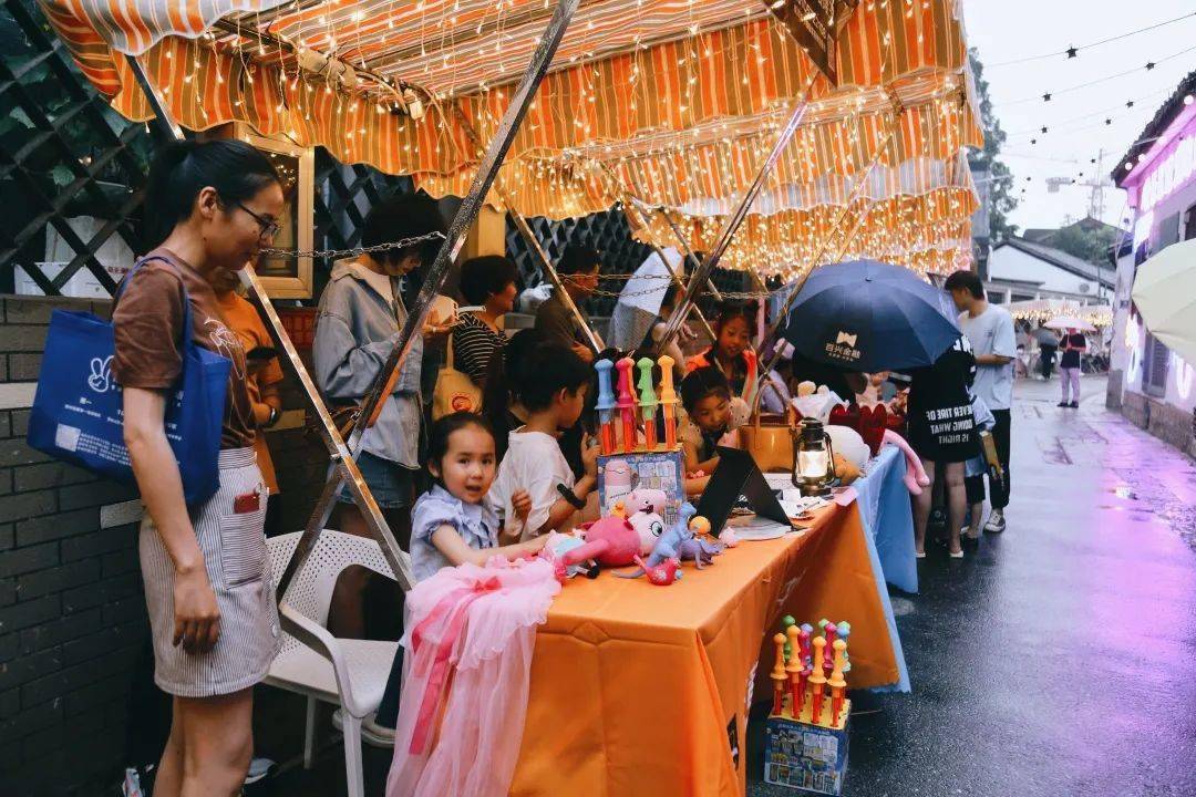 六月趁着夏夜晚风来小西街朝阳巷遇见加倍快乐