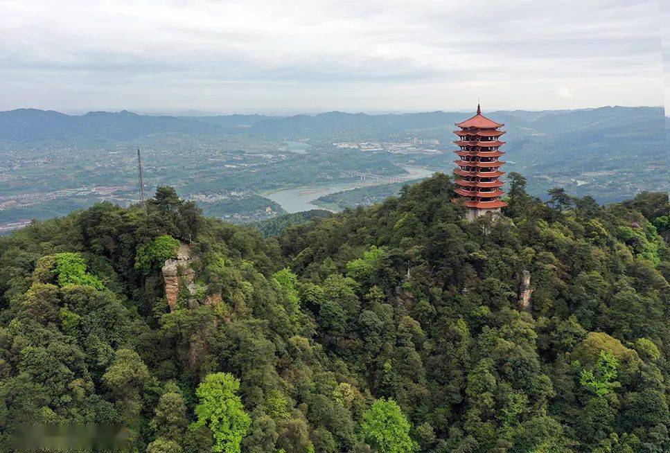 梁山有缙云九峰小峨眉四山之秀在峰四是峰垭槽谷甚至已成为重庆山水