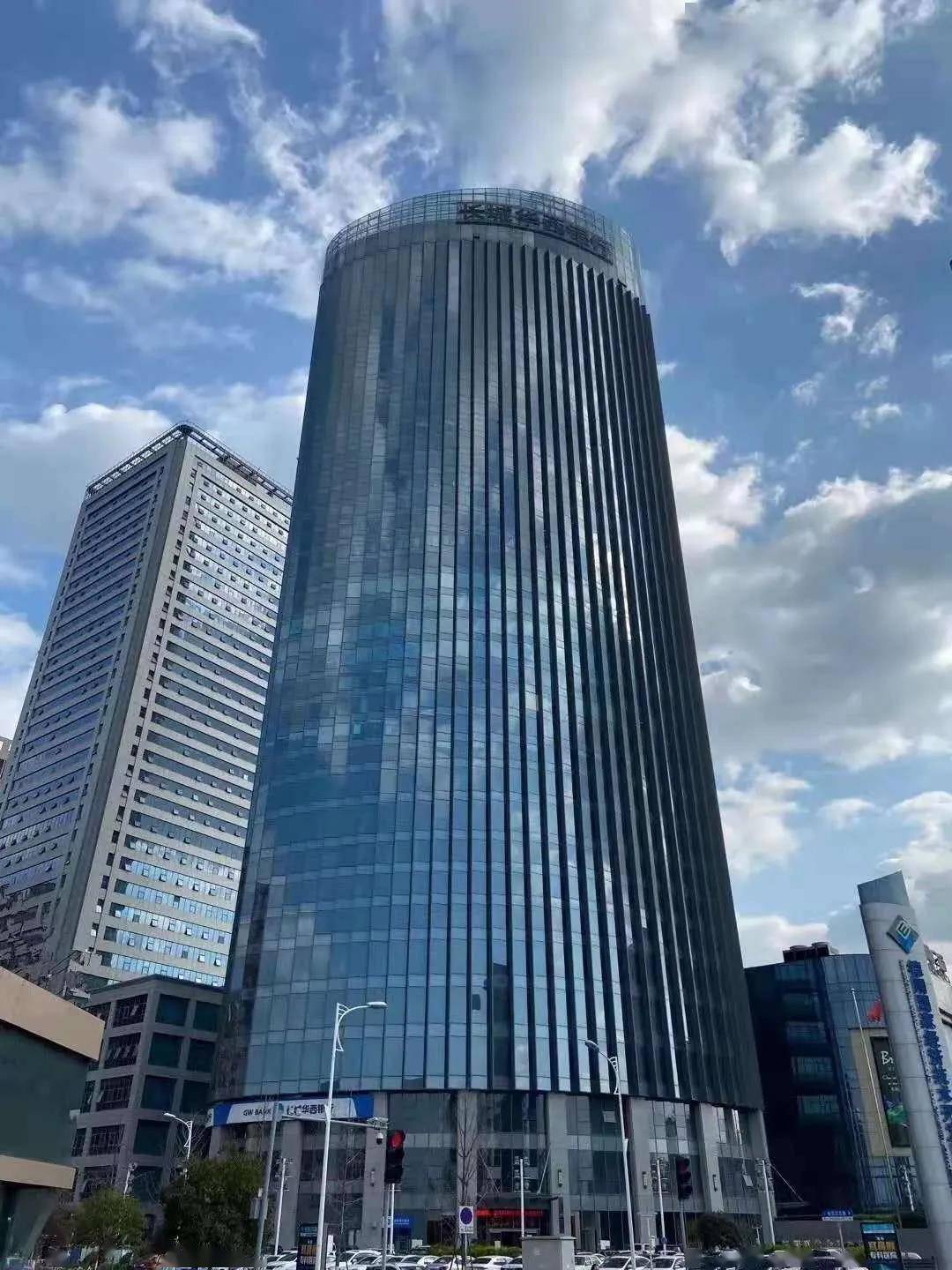 掏心窝子的话:停车涨费,充电难,你是咋个去上班?_电动车