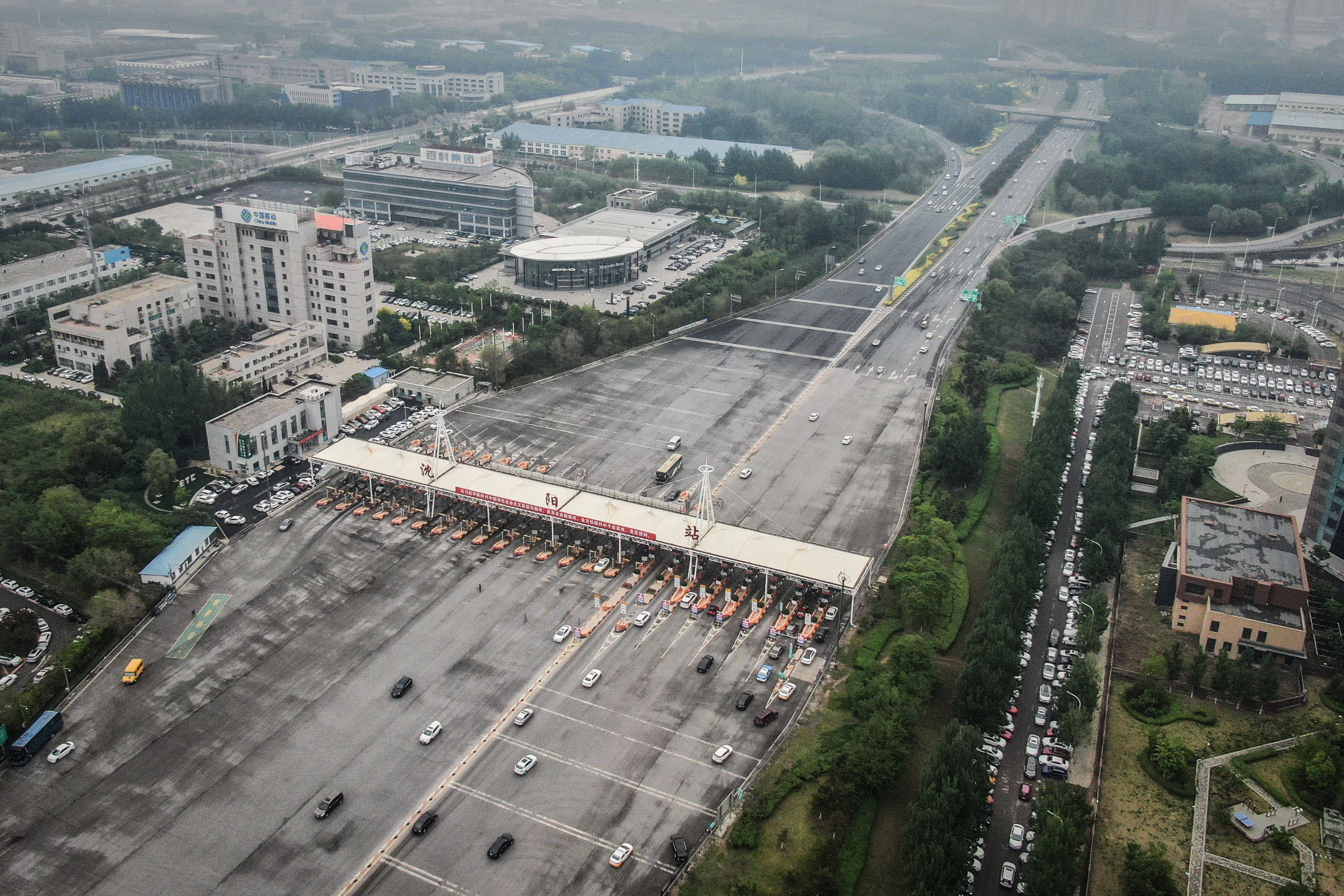 这是5月13日拍摄的沈大高速公路沈阳站出入口(无人机照片)