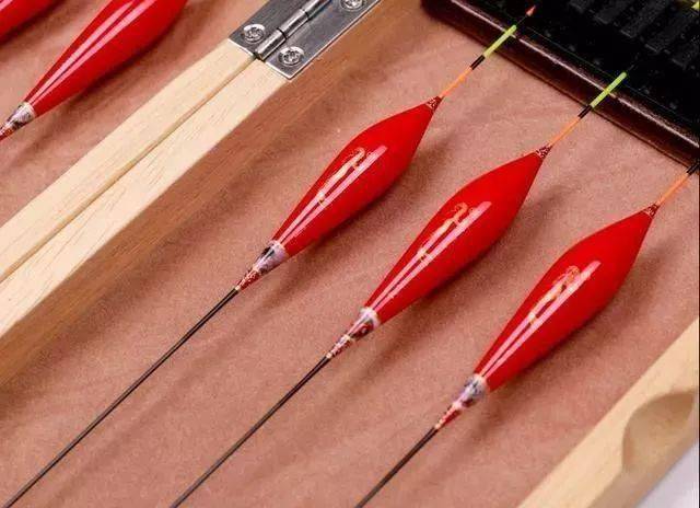 鲫鱼漂不时兴了,渔友新发现"阴天漂",漂目清晰可见,小巧便携