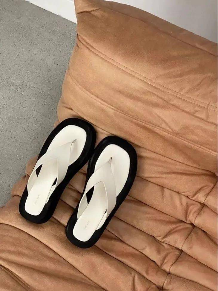 衣品挖绝机刘雯pick的丑拖鞋超实穿