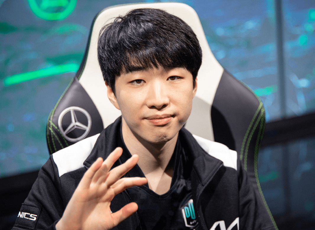 原来呀,在dk替补选手prince的直播当中,竟然传出了beryl和ghost的对话