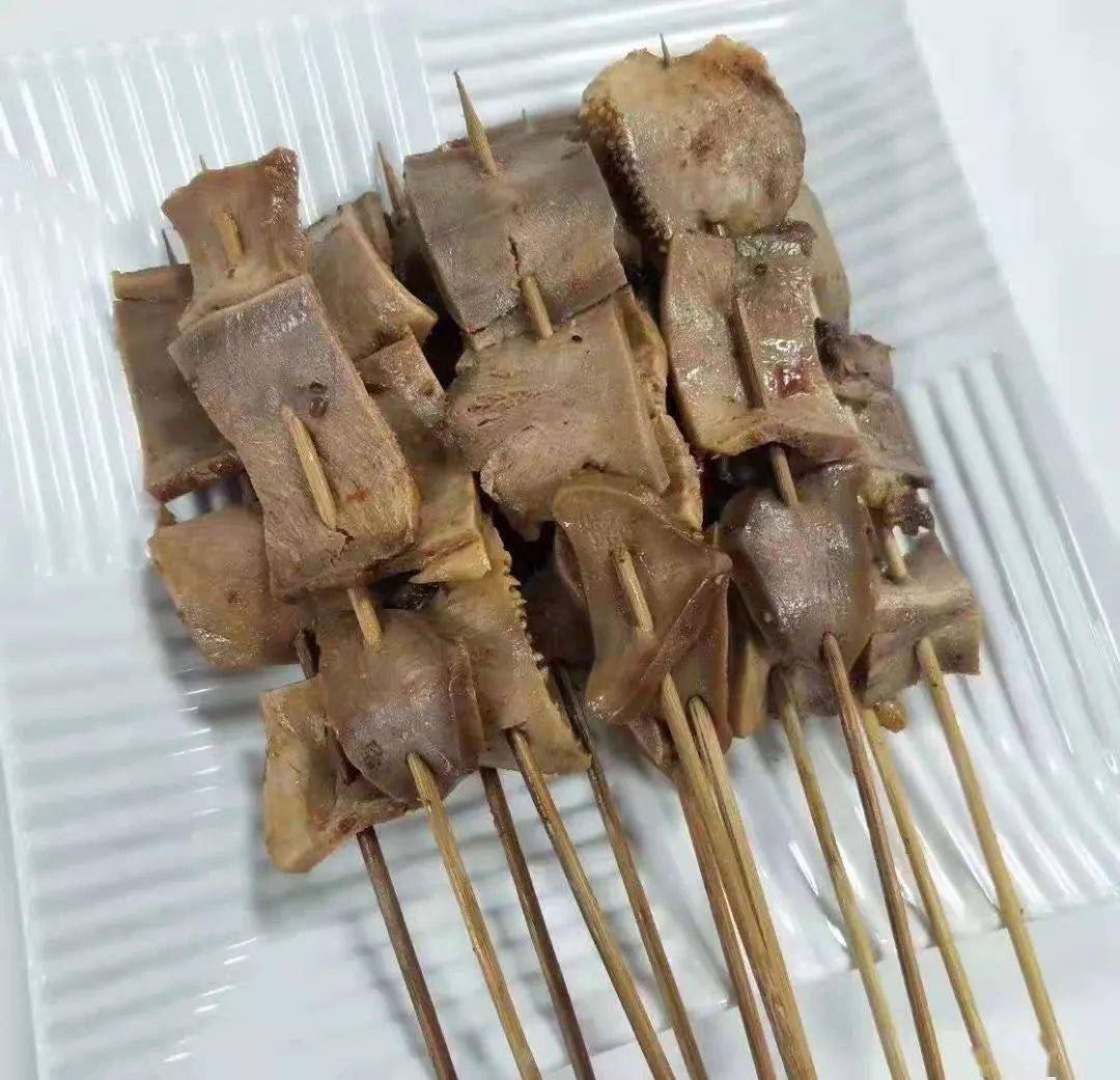 三,香辣猪舌3串10元二,秘制肥牛1串5元一,秘制羊腰 1串 13元套餐内容