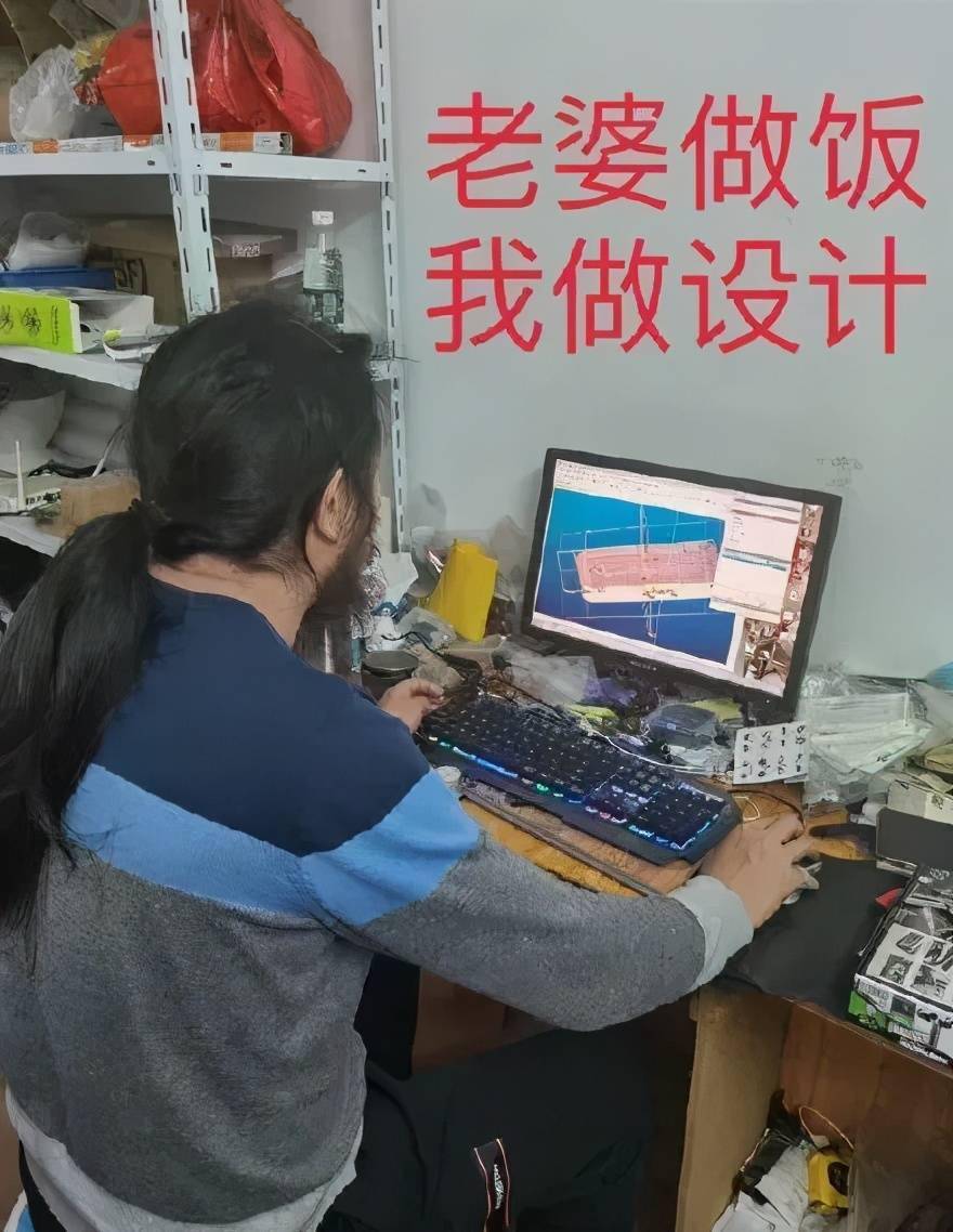 设计师熬夜画图3年不理发发量惊人
