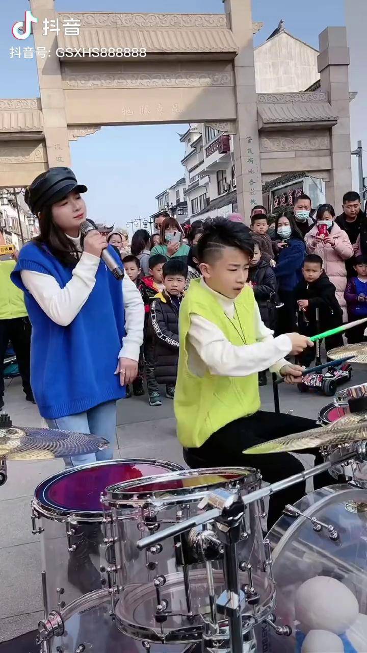 母子组合叔叔阿姨哥哥姐姐弟弟妹妹们的支持小天一架子鼓才艺展示