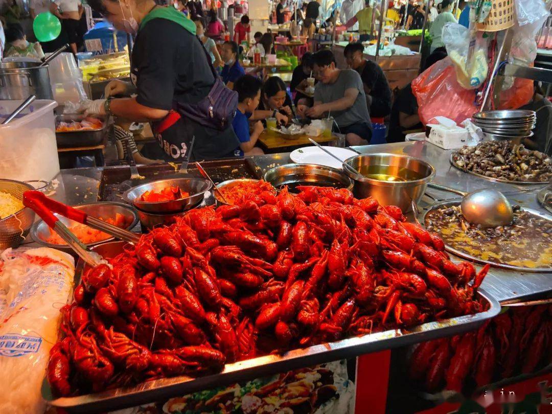 别只知道中山夜市这条夜市街好吃又便宜周末就约