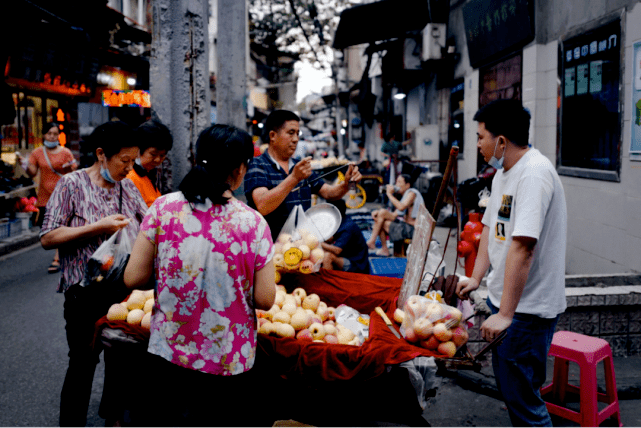 消费和gdp_中国消费将拉动今年GDP增长6.3%