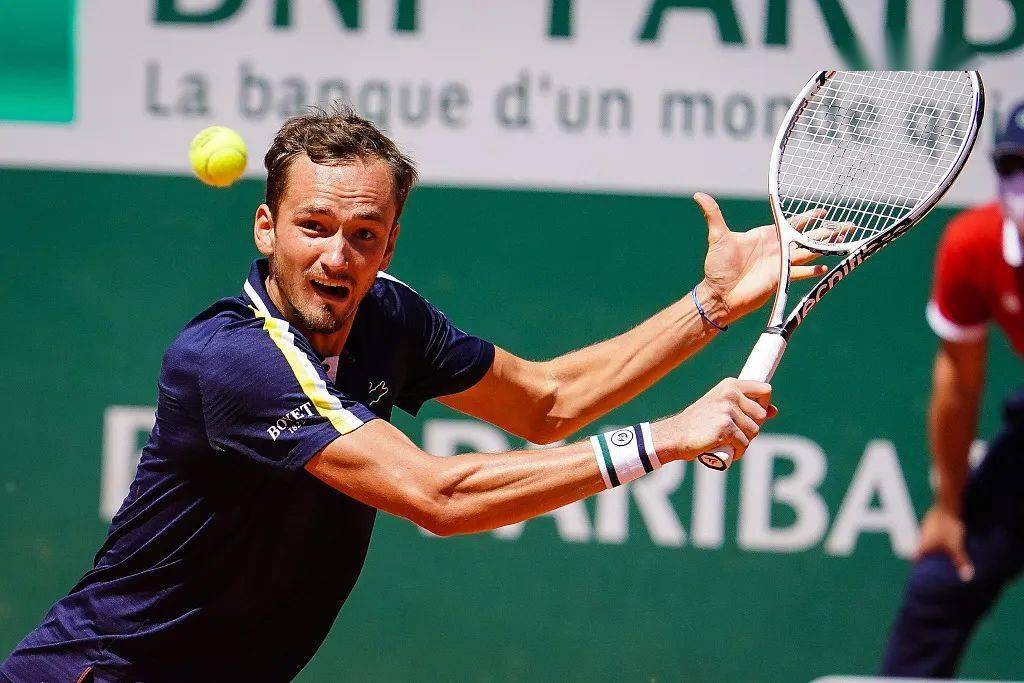 中国金花方面,徐一璠/张帅7-6(6),3-6,3-6遭捷克的普利斯科娃姐妹逆转