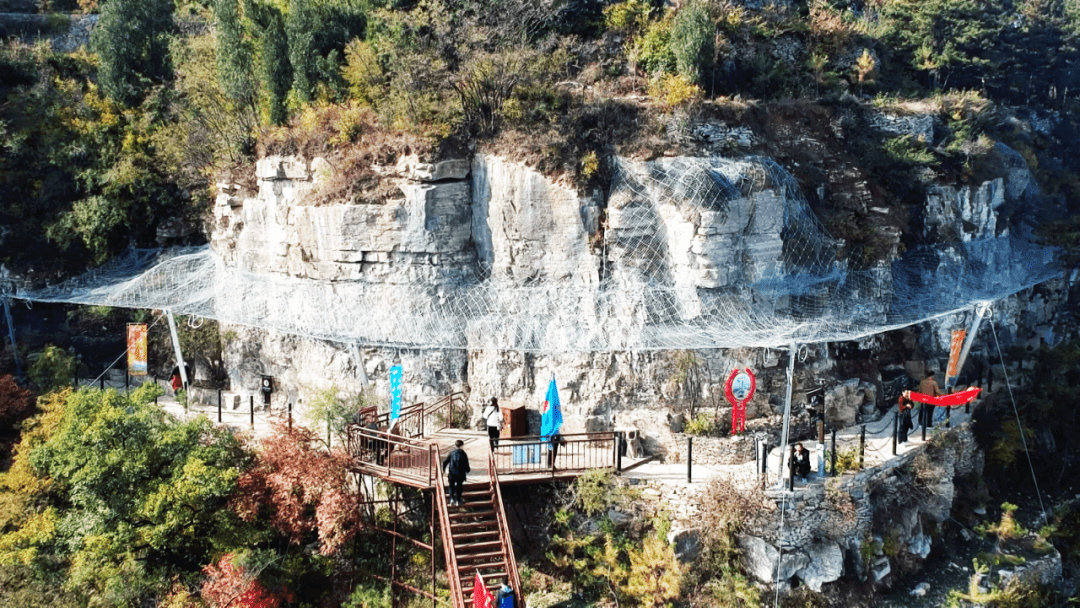 雲頂崖寨紅色花駝這個太行山的唯美秘境一定要去一次