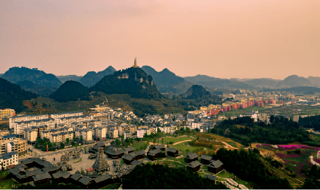 夏日十里荷花開滿園,濃厚的古典氣息撲面而來,為田坪鎮的居民帶來了