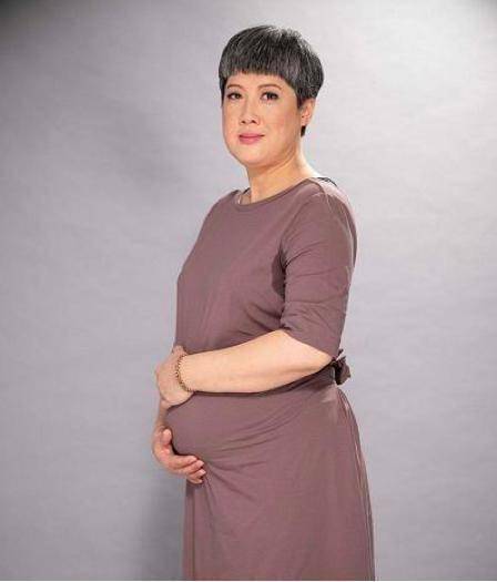 tvb前绿叶黄泽锋太太高龄产女曾遭诅咒:希望得唐氏综合症_陈丽丽