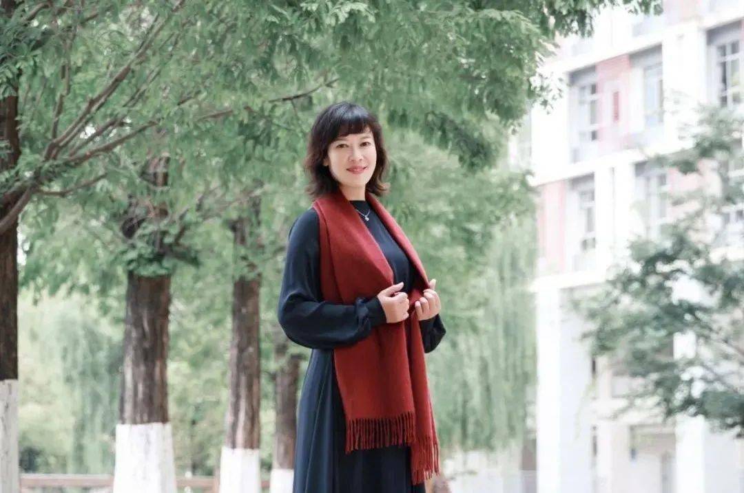 昆明市第十中学校长谢晓玲加油吧,少年!高考应是聚沙成塔,厚积薄发.