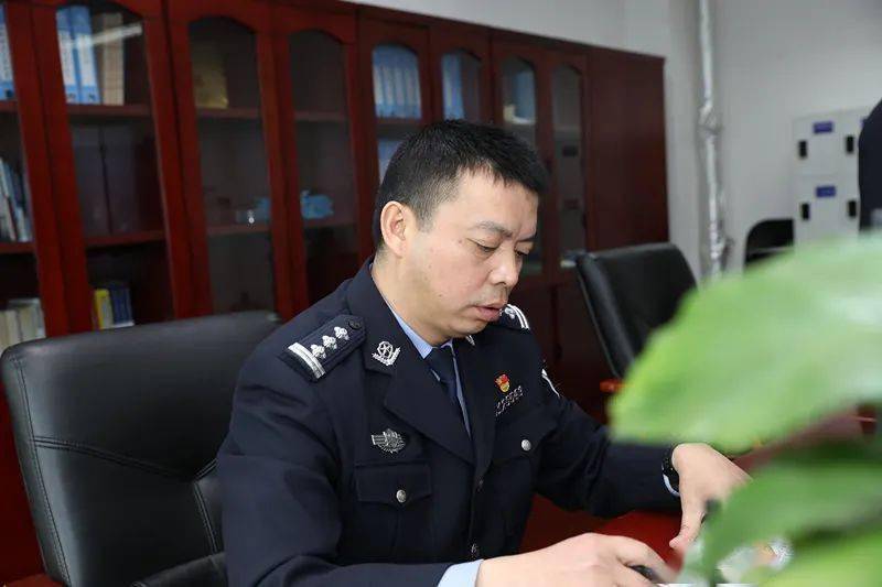 模范先锋张明监狱战线上的全能将士