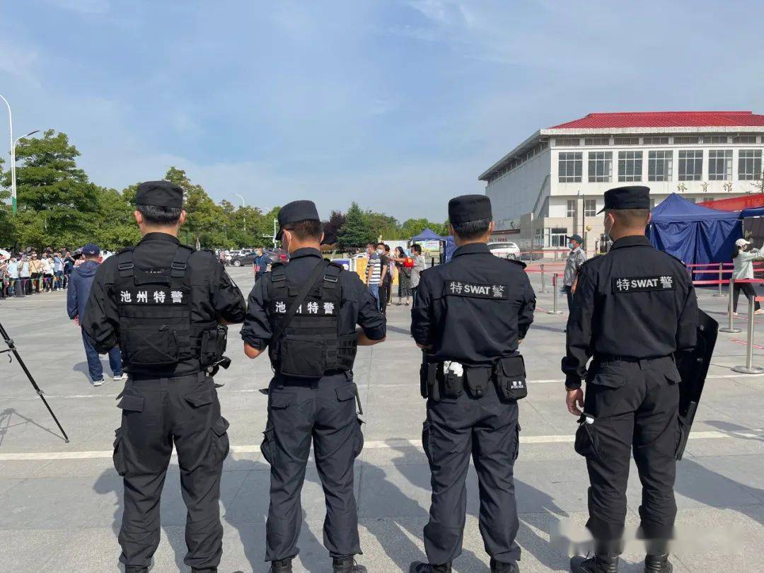 2021高考开考直击池州市第六中学特警护航现场