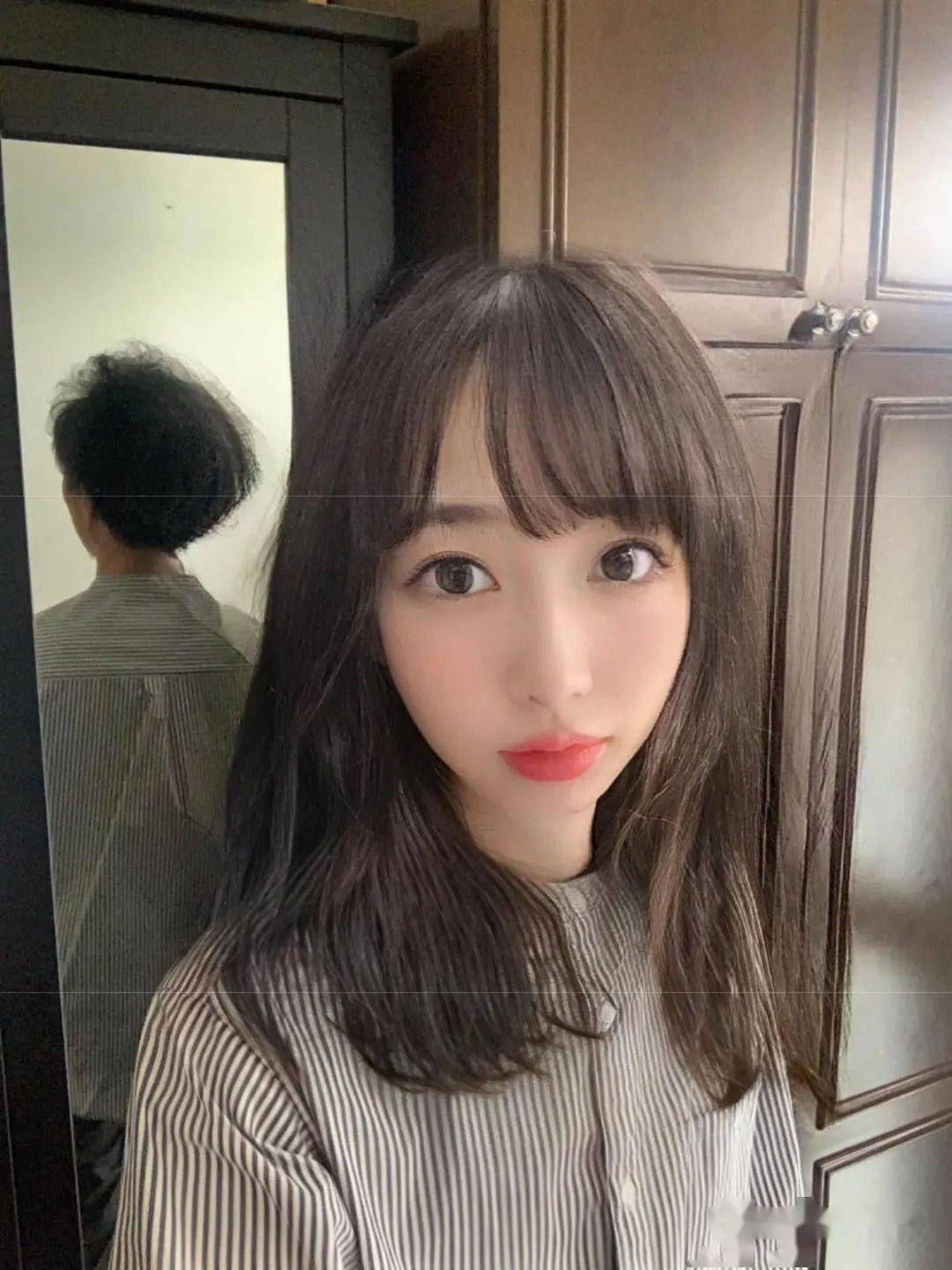 日本twitter涌现大量自拍美女诡异倒影让网友大呼世纪骗局