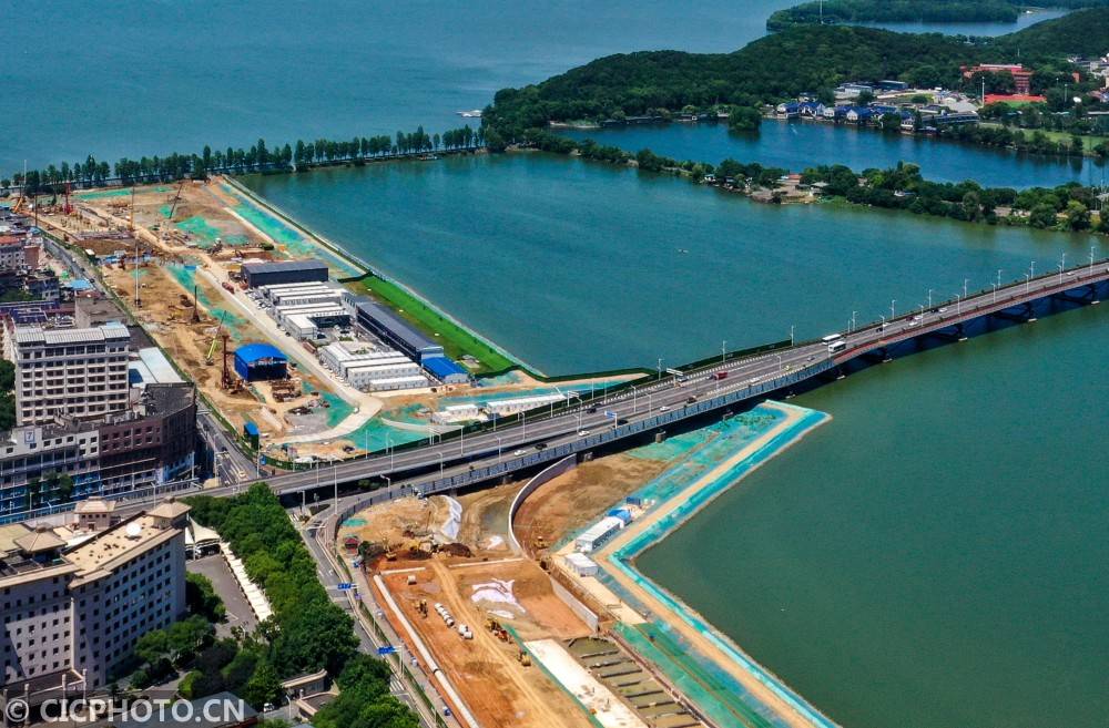 湖北武汉:两湖隧道施工忙