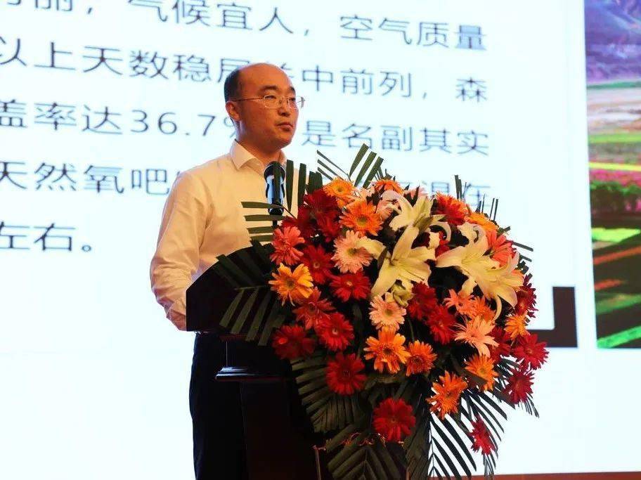 縣委常委,政法委書記李劍介紹長武投資環境.