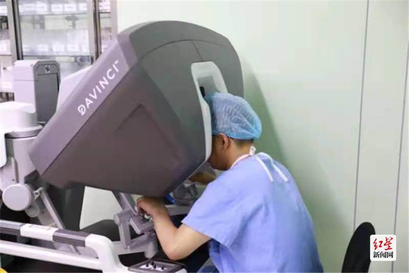 辅助|四川首例 使用达芬奇机器人经人体自然腔道手术成功