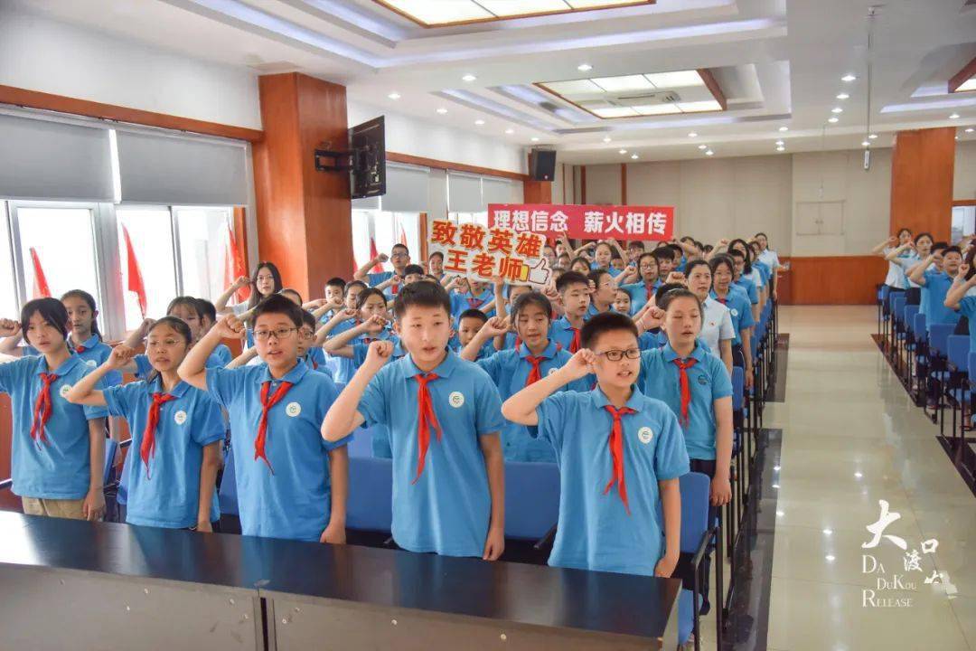 学习王红旭丨学生,老师,市民这样缅怀英雄._育才小学