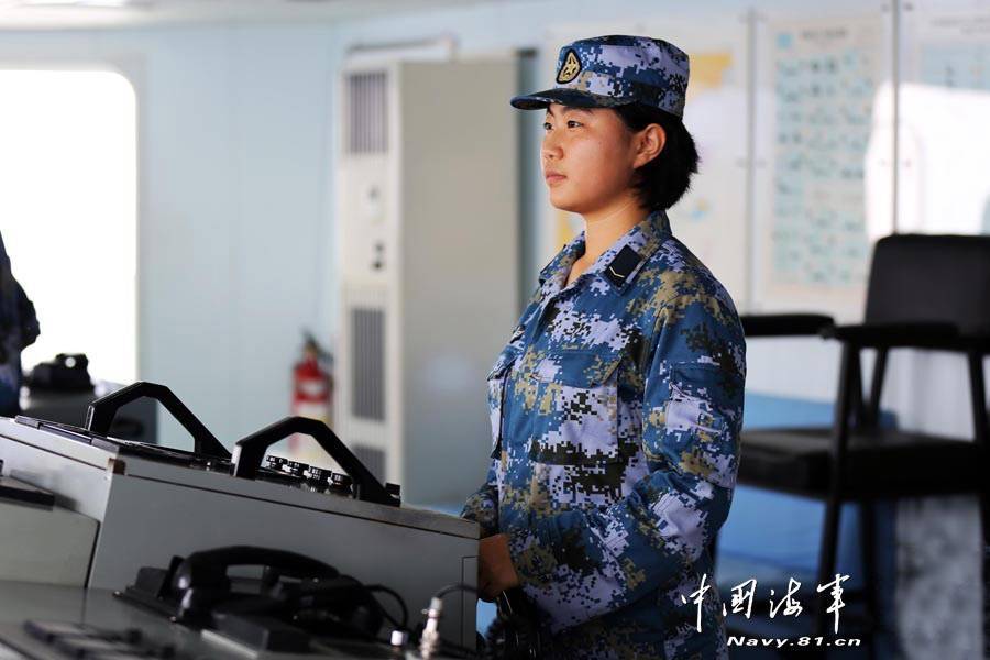 因名字走红的海南舰班长吴桐再次公开亮相!原来她也是个"狠人"