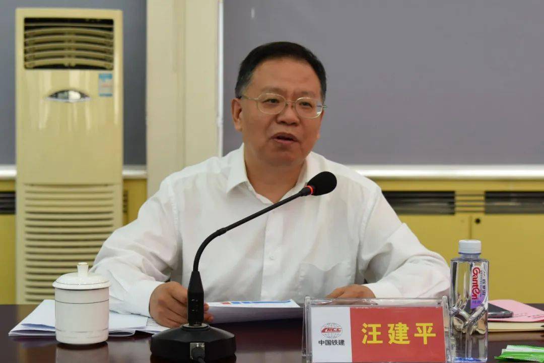 庄纪栋陪同中国铁建党委书记董事长汪建平在新疆考察调研