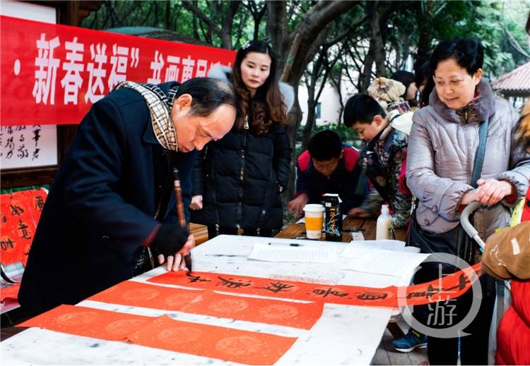 祝福建党百年 65岁老党员创作20米书法长卷"百凤朝阳"_田定文