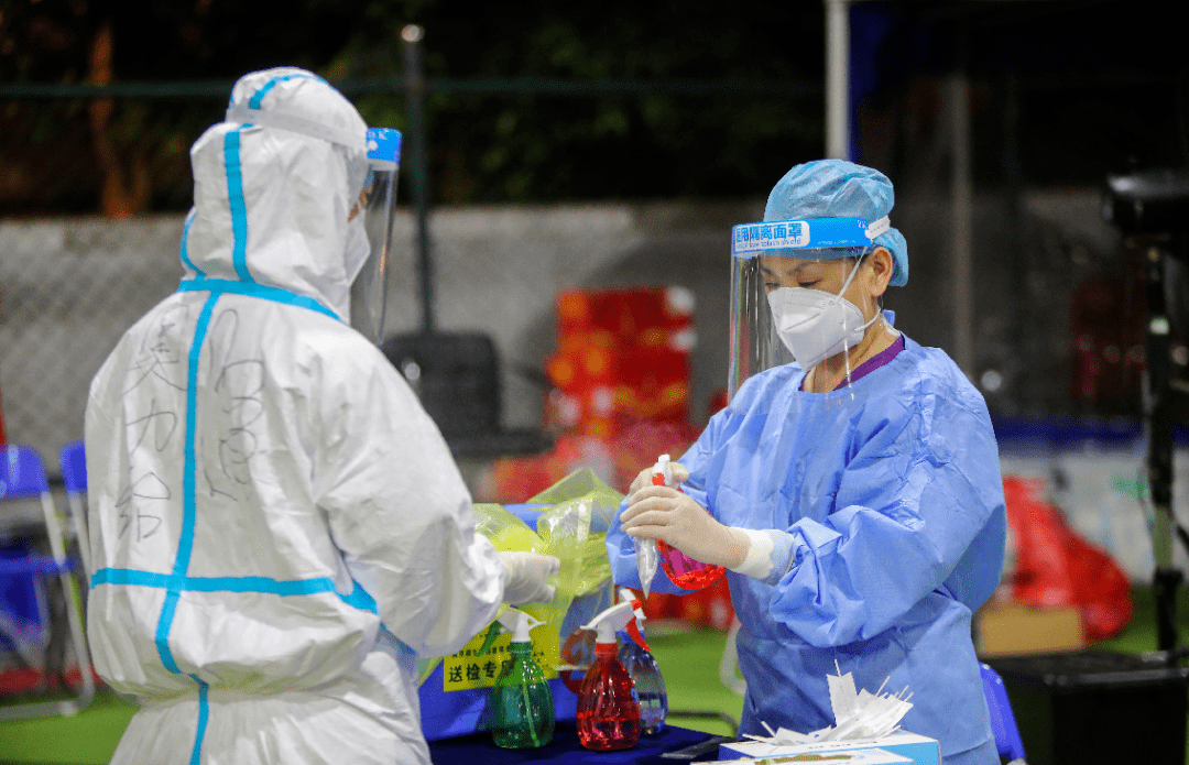 日与夜,爱与暖:龙华抗疫一线的那些动人场景