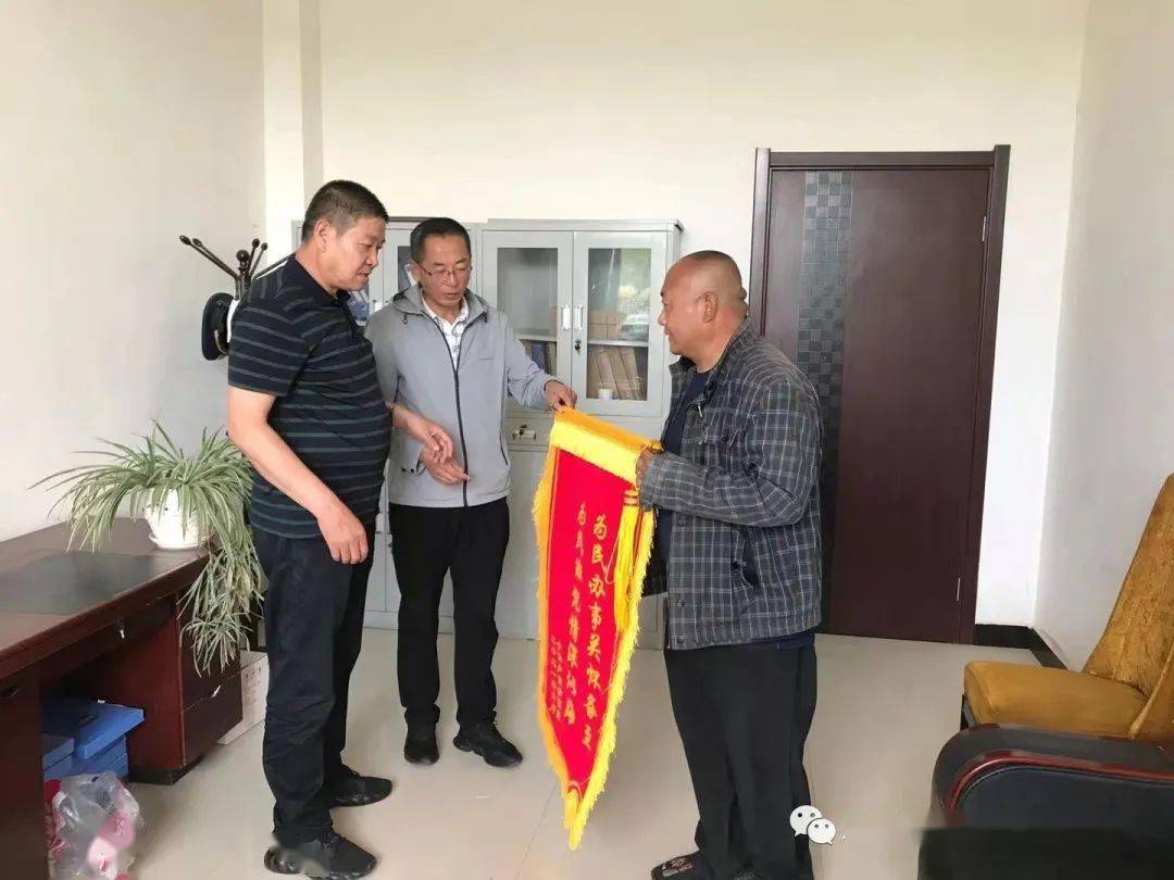 【我为群众办实事】五原县市场监督管理局园区管理所获赠锦旗