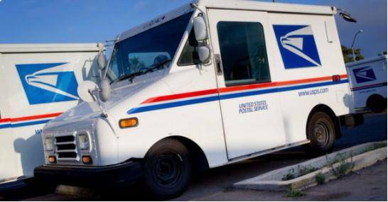 美国男子当街辱骂亚裔邮递员,扬言要杀了对方_邮政