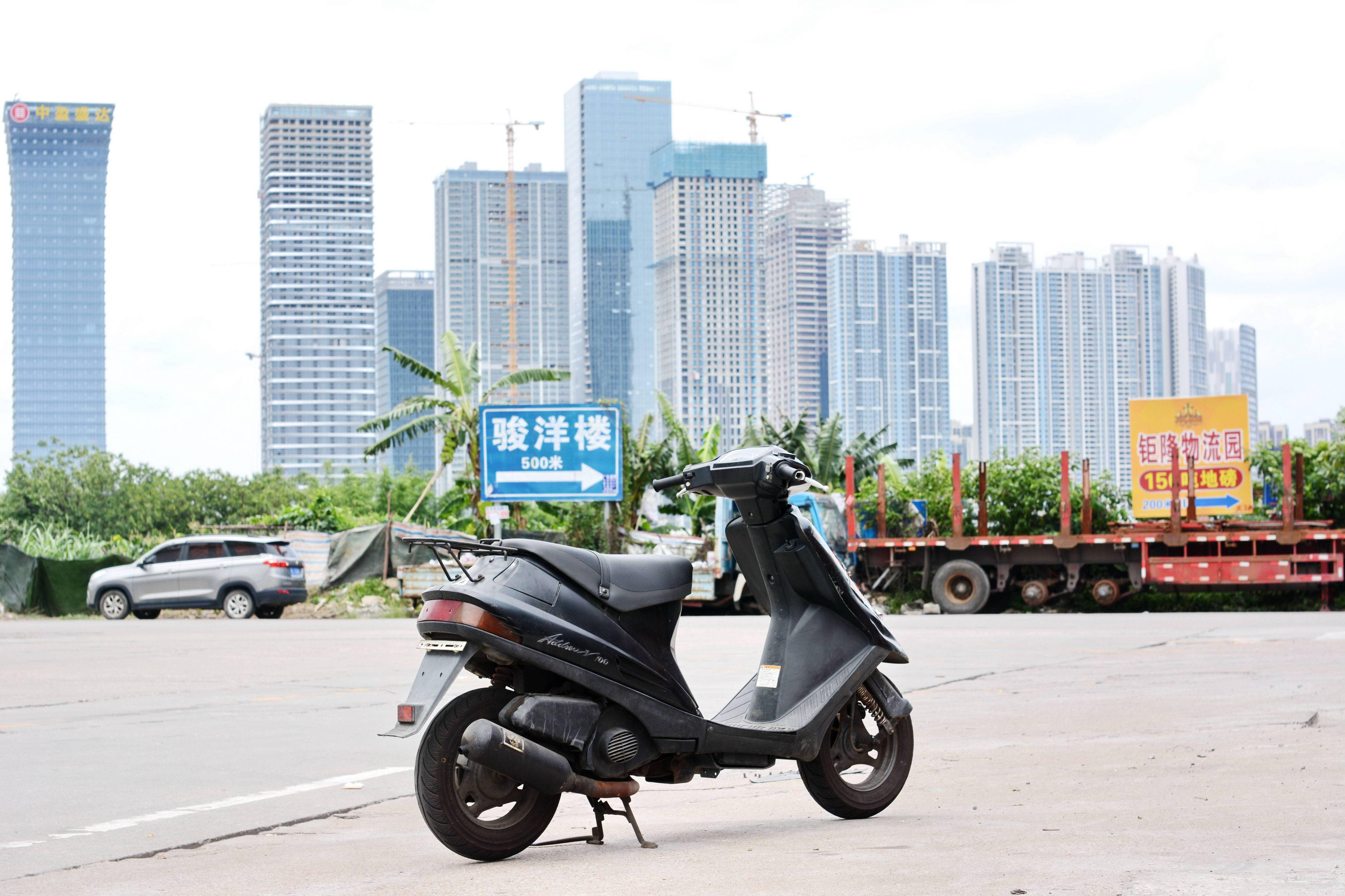 强劲的加速感,还有完全体现两轮摩托车那种穿插灵活,超高的机动性