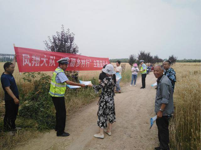 凤翔交警加强交通安全宣传护航 三夏 道路